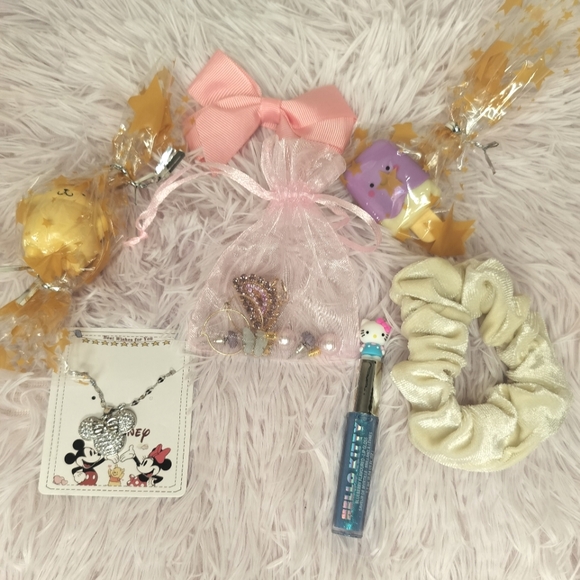 🎁 Gift In A Cup! 🎁 Starbucks Cup with 10 Gifts Inside! 💖 - Picture 2 of 13